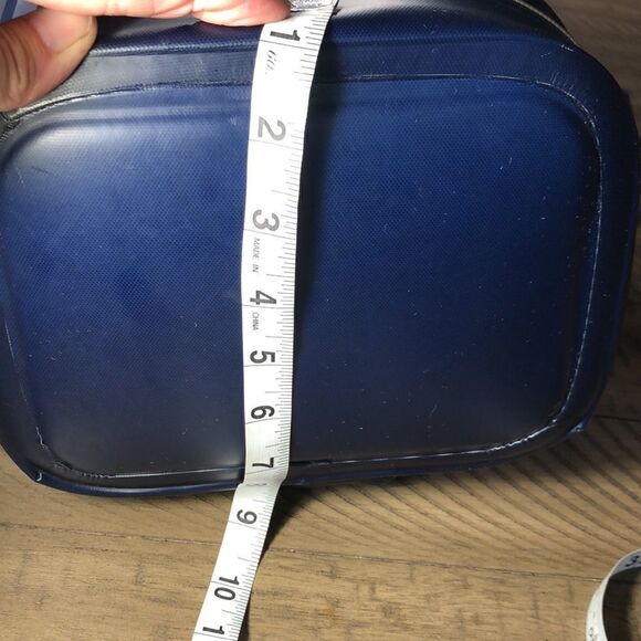 Vineyard Vines 🐳 10 can Cooler Padded Adj. Shoulder Strap beach 🏖 it stay cool - Picture 10 of 17